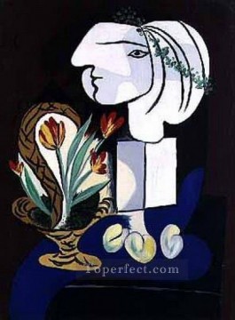 パブロ・ピカソ Painting - チューリップのある静物画 1932 年キュビスト パブロ・ピカソ